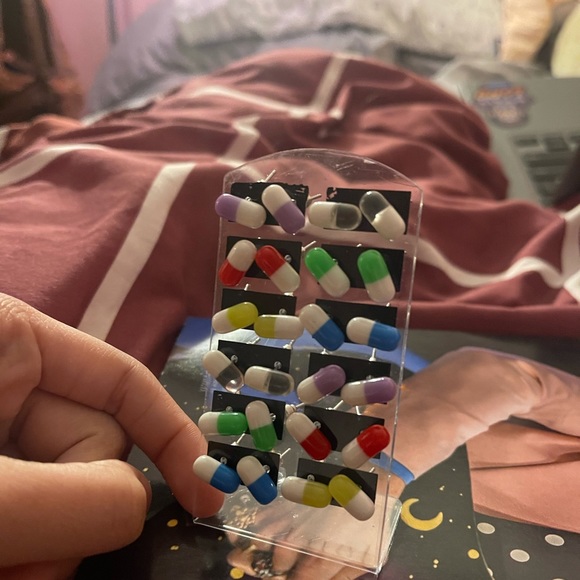 2 pharmacy pill earrings ! clear & yellow - Picture 2 of 3